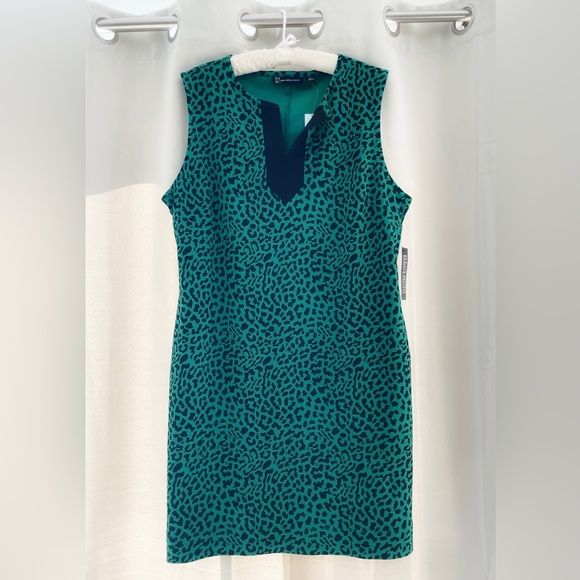 NY&Co Leopard Print Green and Black Split Neck Shift Dress Size XL NWT - Picture 5 of 8